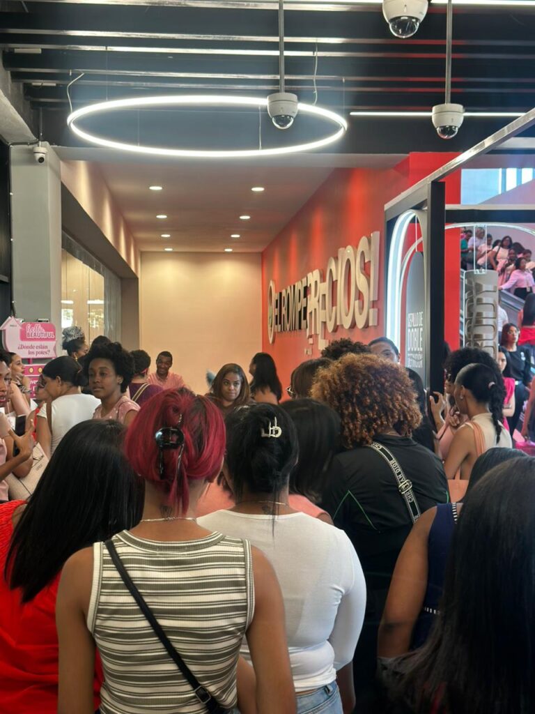 Cientos abarrotan Hipermercados Olé en el lanzamiento del Beauty Fest Olé 2026 - Noticias de hoy en República Dominicana | De Último Minuto