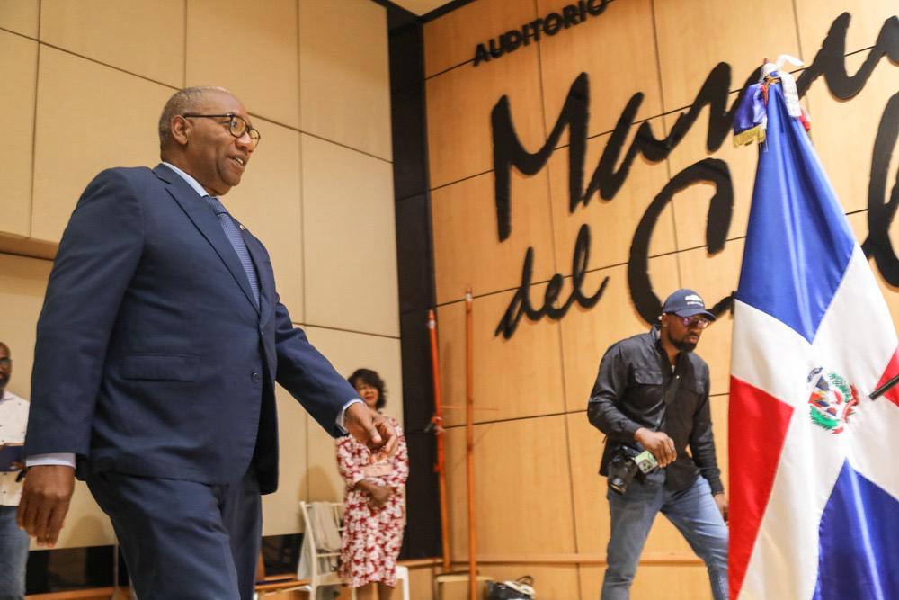 Rector de la UASD es reconocido por gremio de empleados - Noticias de hoy en República Dominicana | De Último Minuto