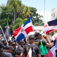 Cientos de manifestantes continúan llegando y se suman a la marcha contra la minería en San Juan