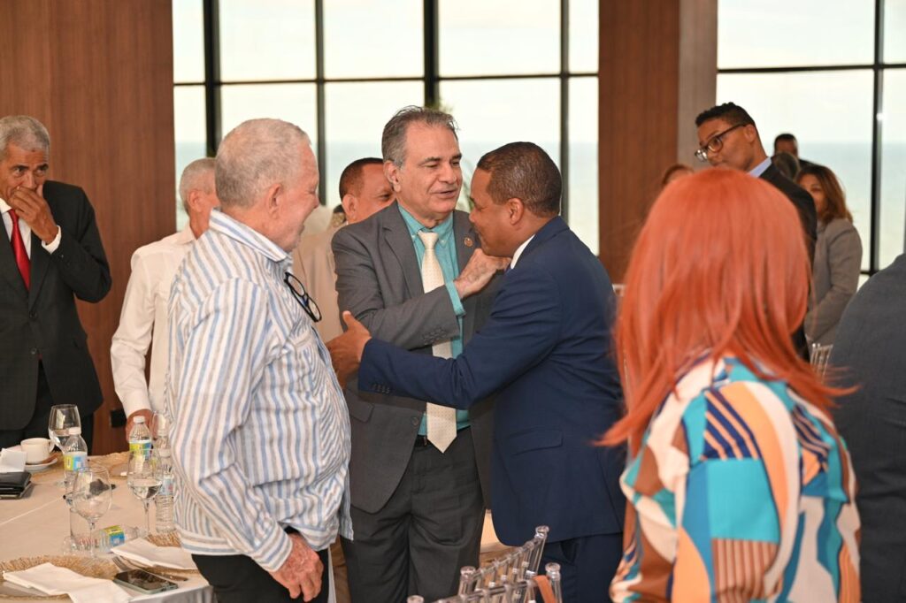 Silverio comparte con profesores titulares y meritísimos de la UASD - Noticias de hoy en República Dominicana | De Último Minuto
