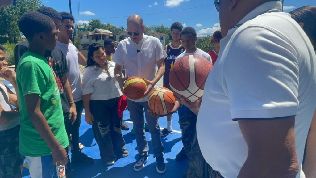 Santiago supera las 150 instalaciones deportivas intervenidas con entrega de cancha reconstruida en Alto de Rafey - Noticias de hoy en República Dominicana | De Último Minuto