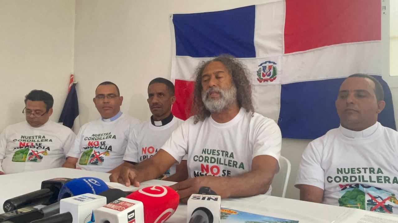 Sacerdote Nino Ramos valora como “rápida y oportuna” decisión de paralizar la minería en San Juan y rechaza autopista del Ámbar - Noticias de hoy en República Dominicana | De Último Minuto