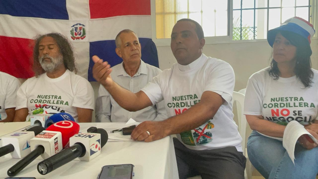 Sacerdote denuncia “saqueo disfrazado” de la cordillera tras inundaciones en Puerto Plata - Noticias de hoy en República Dominicana | De Último Minuto