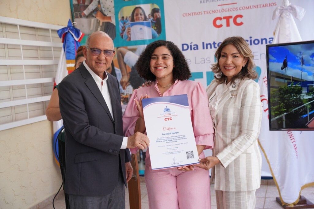 Centros Tecnológicos Comunitarios celebran en Villa Altagracia el “Día de las Niñas en las TIC”. - Noticias de hoy en República Dominicana | De Último Minuto