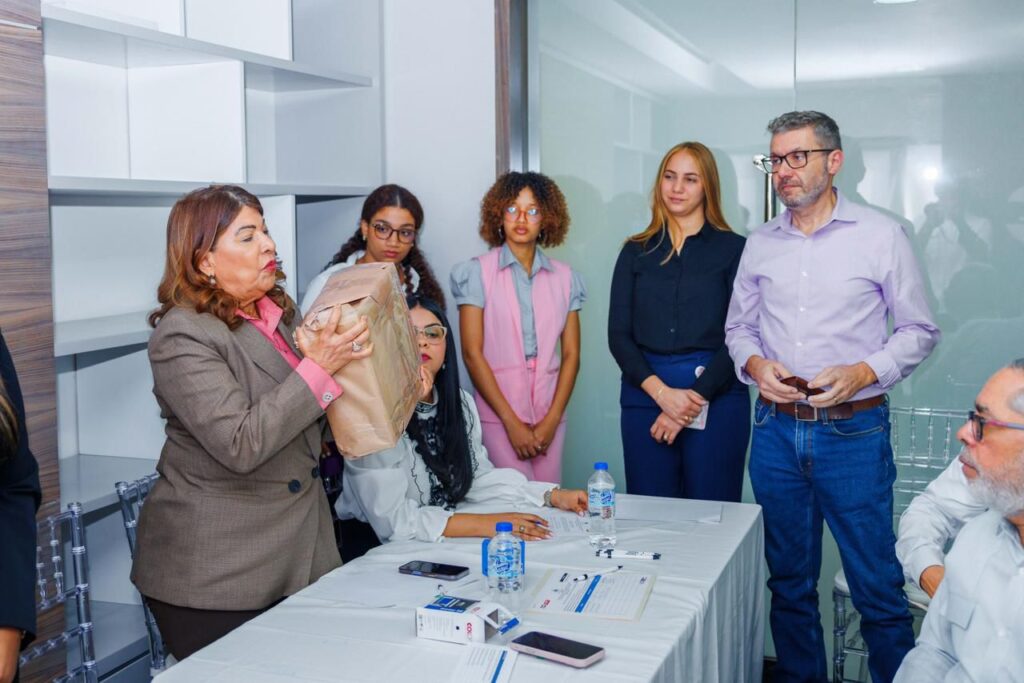 RD Vial recibe ofertas para construcción de la Autopista del Ámbar con supervisión de veeduría ciudadana - Noticias de hoy en República Dominicana | De Último Minuto