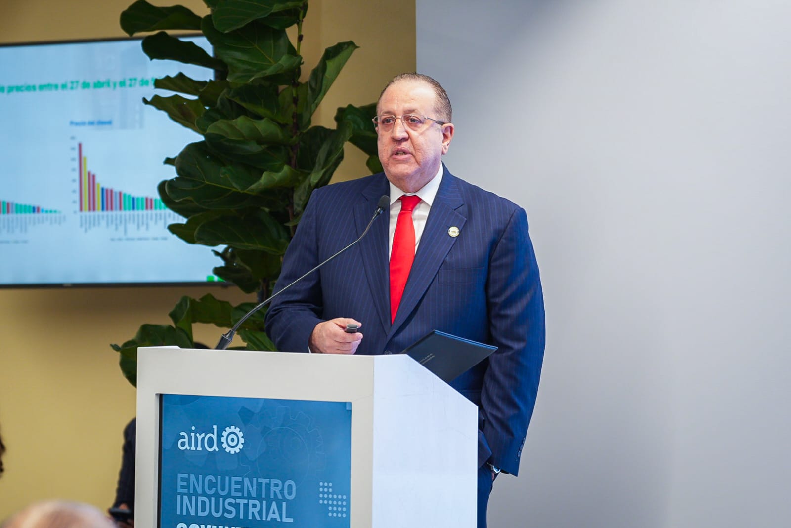 Ministro de Hacienda y Economía, Magín Díaz.