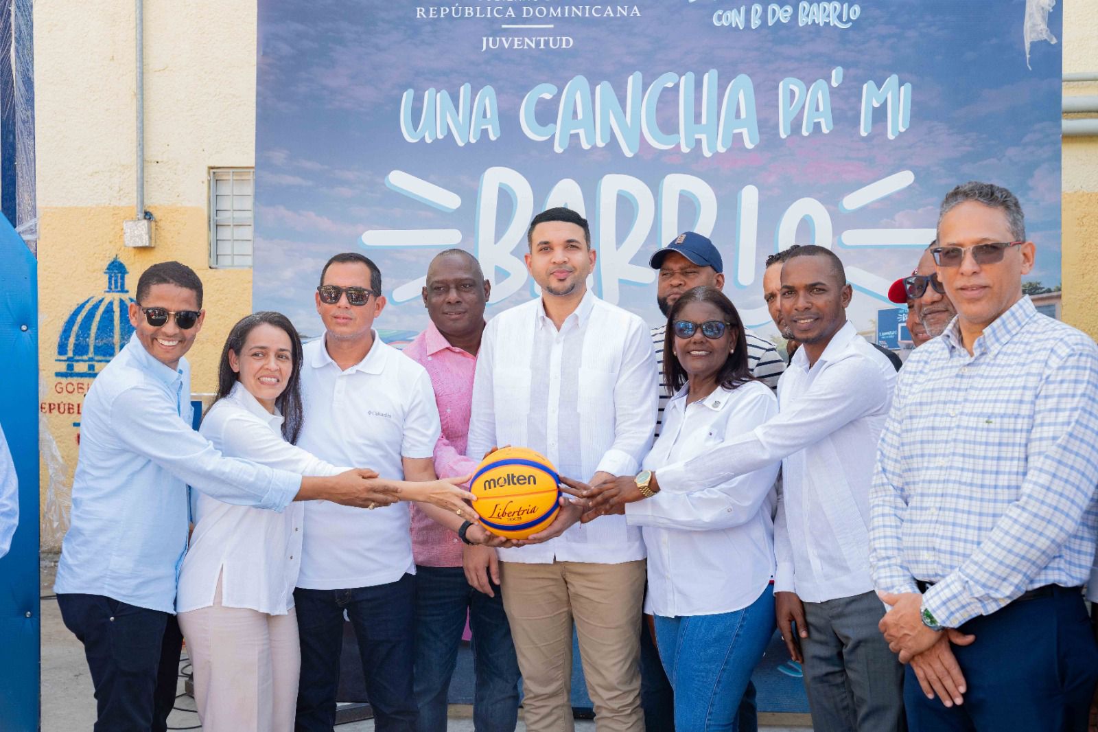 Jóvenes de Haina reciben nuevos espacios deportivos a través de “Una Cancha Pa’ mi Barrio”