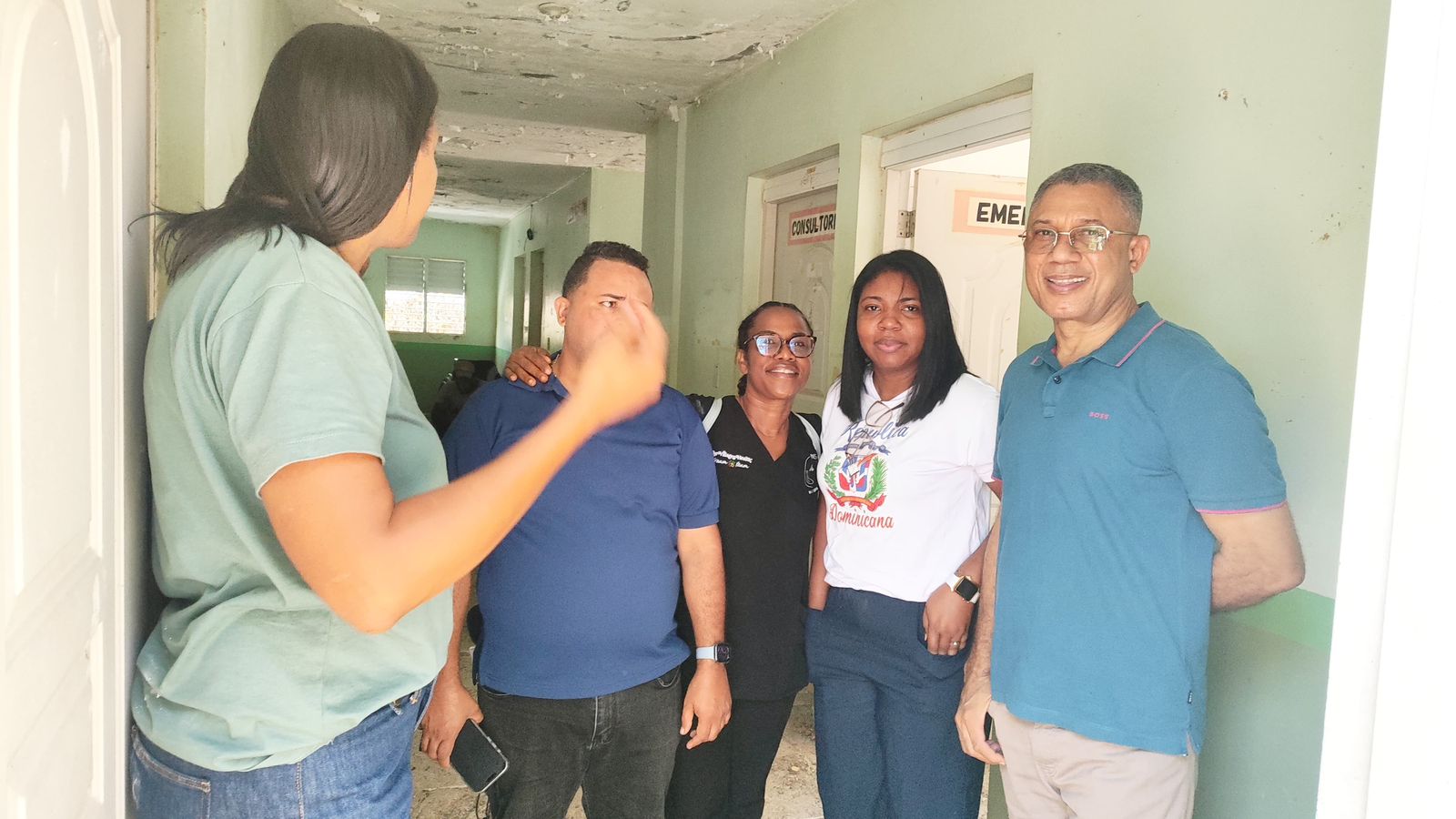 Autoridades supervisan avances del centro de diagnóstico en arroyo el cabo