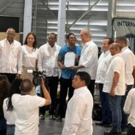 Abinader encabeza entrega de más de 1,000 títulos de propiedad en Domingo Savio