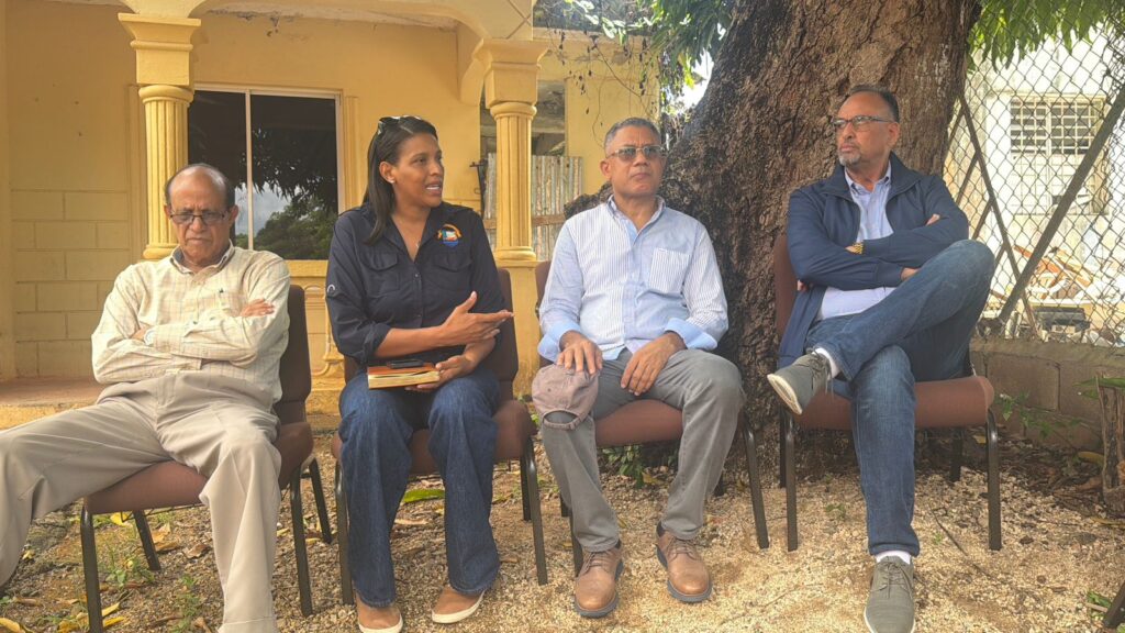 Diputado Cecilio García y alcaldesa Ana Reyes encabezan reunión con autoridades de salud en Las Galeras - Noticias de hoy en República Dominicana | De Último Minuto