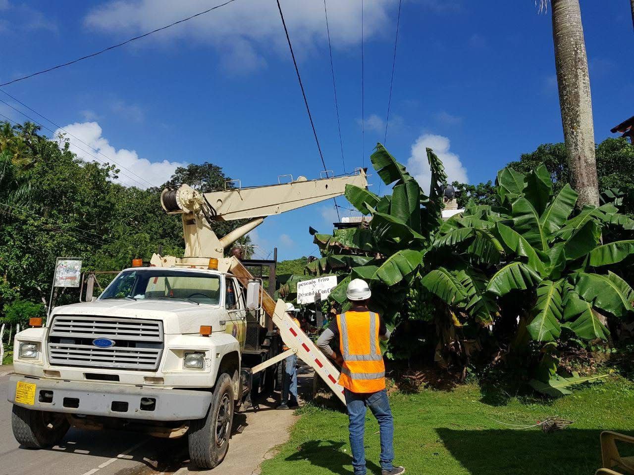 Apagones continúan generando malestar en el distrito municipal El Limón, en Samaná