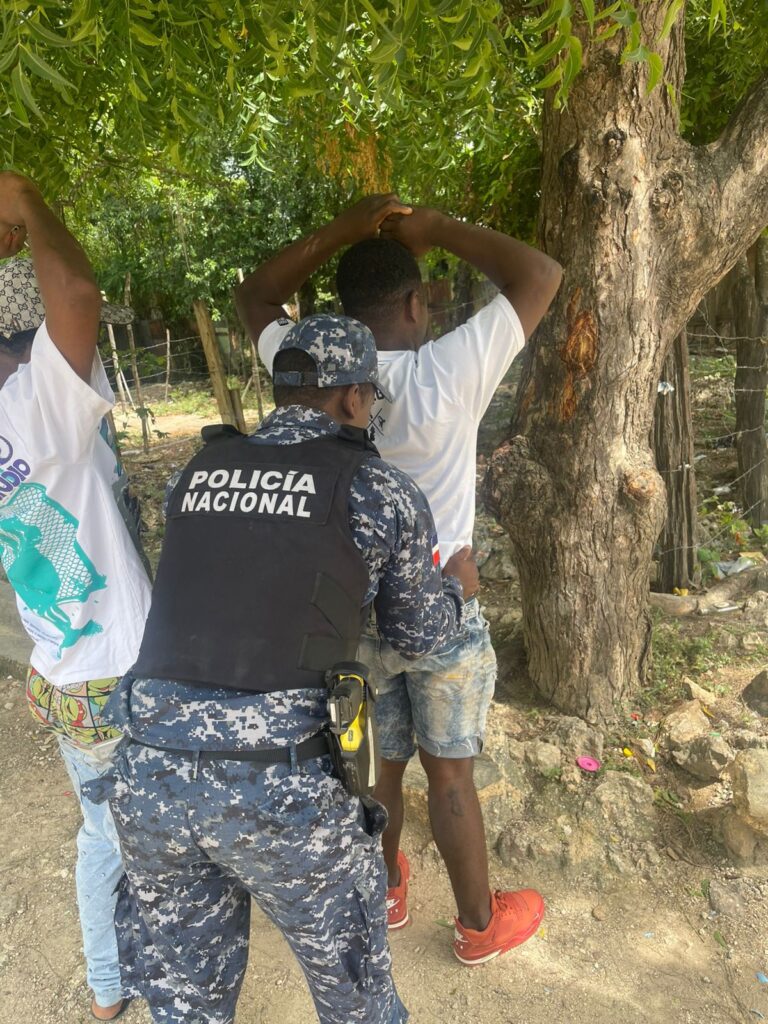 Policía Nacional realiza operativo preventivo Garantía de Paz 2.0 en Villa Hermosa - Noticias de hoy en República Dominicana | De Último Minuto