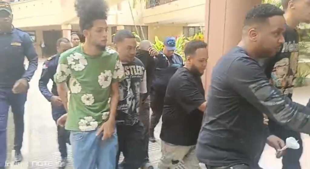 Imponen garantía económica y presentación periódica a diez implicados acusados integrar red criminal desmantelada en Sajoma - Noticias de hoy en República Dominicana | De Último Minuto