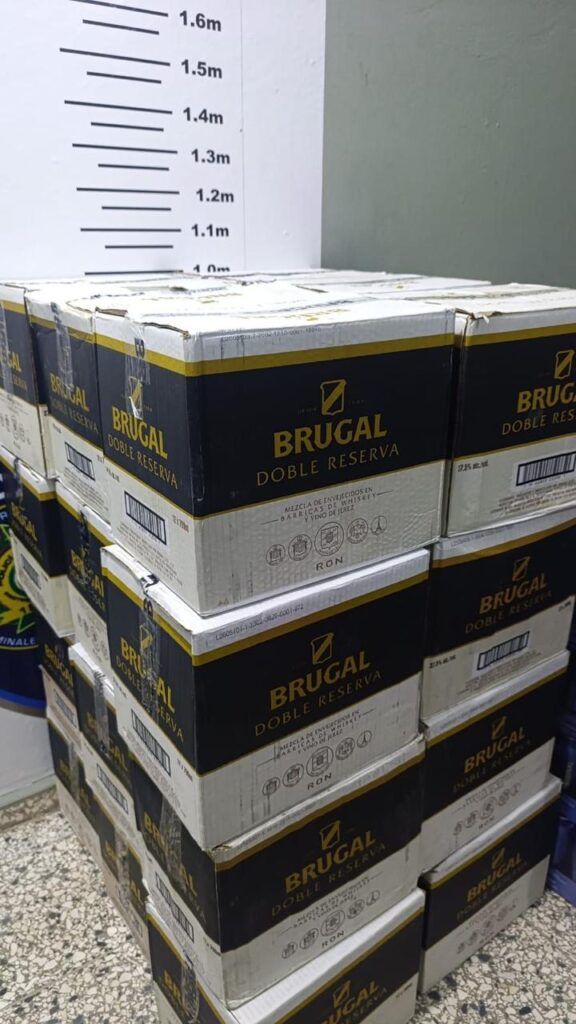 Caen pareja de esposos con cargamento de presuntas bebidas adulteradas durante operativo en Santiago - Noticias de hoy en República Dominicana | De Último Minuto