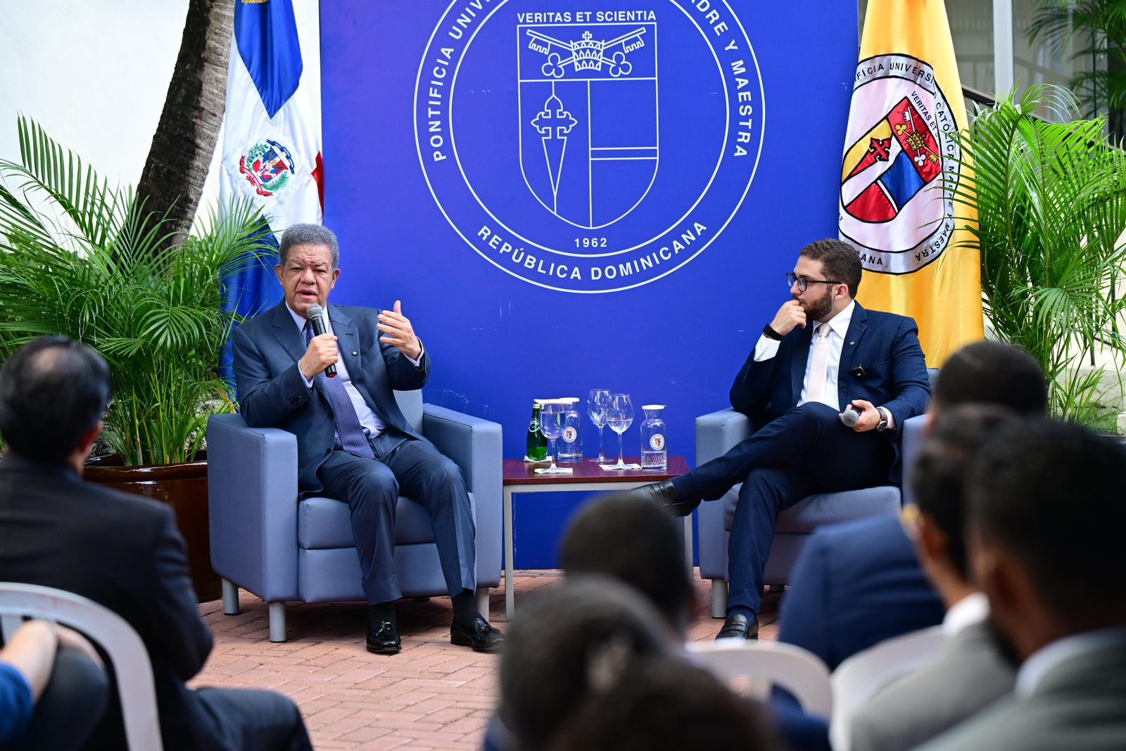 Leonel destaca pensamiento crítico y lectura como bases del liderazgo en conversatorio en la PUCMM - Noticias de hoy en República Dominicana | De Último Minuto