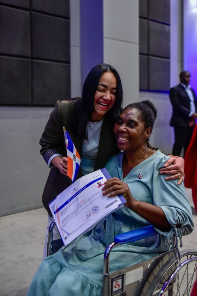 Juramentan a 149 de extranjeros que asumen nacionalidad dominicana - Noticias de hoy en República Dominicana | De Último Minuto