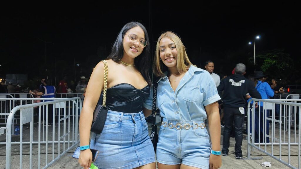 Con botas y sombreros llegan fanáticos al concierto de Los Tigres del Norte en Santo Domingo | 4 | Con botas y sombreros llegan fanáticos al concierto de Los Tigres del Norte en Santo Domingo - Noticias de hoy en República Dominicana | De Último Minuto