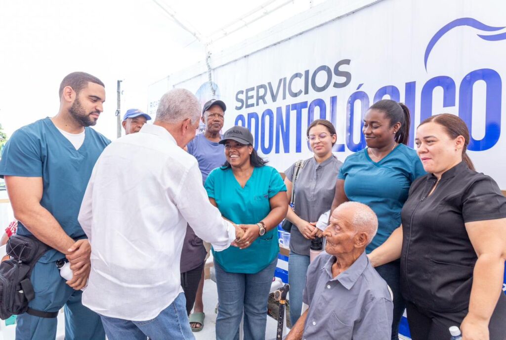 Senador Ricardo de los Santos realiza operativo médico en Sánchez Ramírez - Noticias de hoy en República Dominicana | De Último Minuto