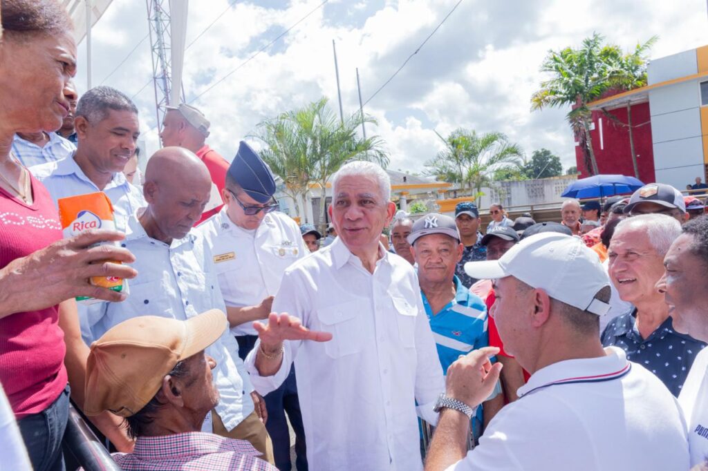 Senador Ricardo de los Santos realiza operativo médico en Sánchez Ramírez - Noticias de hoy en República Dominicana | De Último Minuto