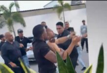 Pleito violento entre varias personas se registrado en parqueo de supermercado provoca tensión en Santiago