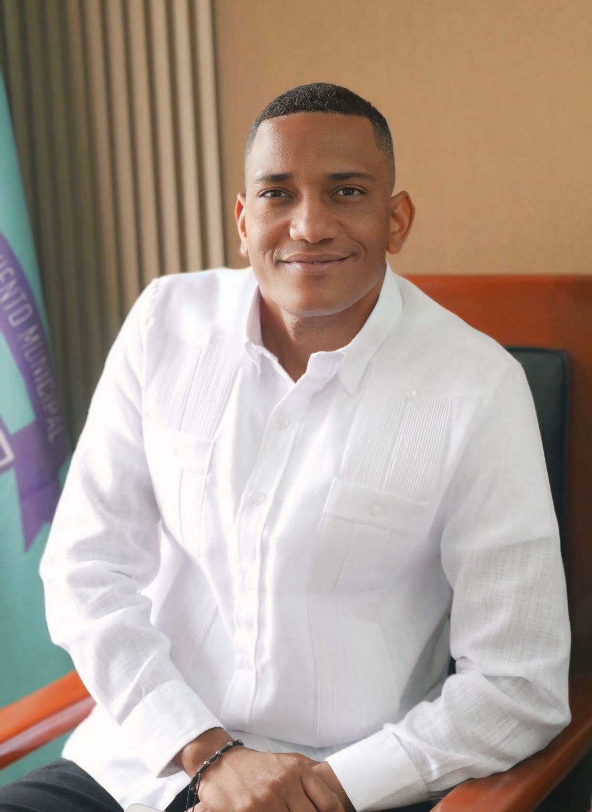 Regidor Sandy Báez llama a la juventud a actuar con prudencia ante aumento de accidentes y uso de vaper