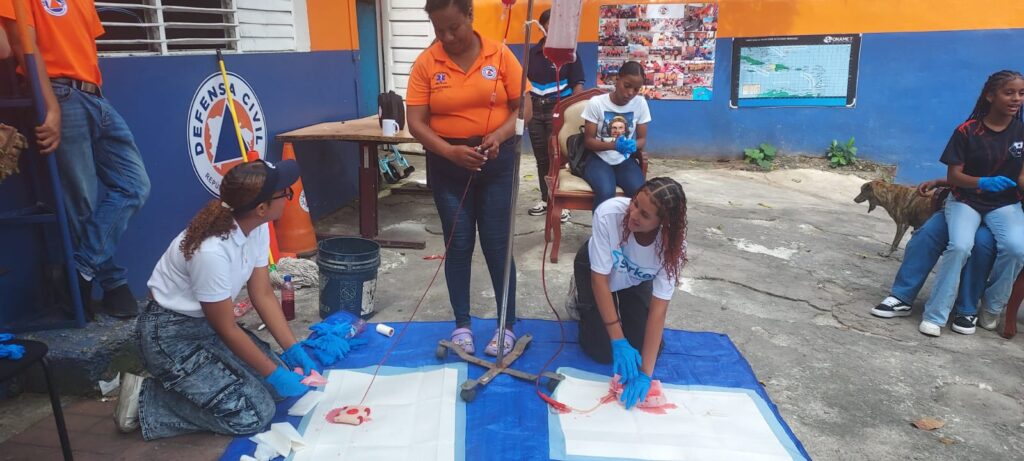 Defensa Civil de La Romana capacita personal voluntario, incluyendo estudiantes de las 60 Horas - Noticias de hoy en República Dominicana | De Último Minuto
