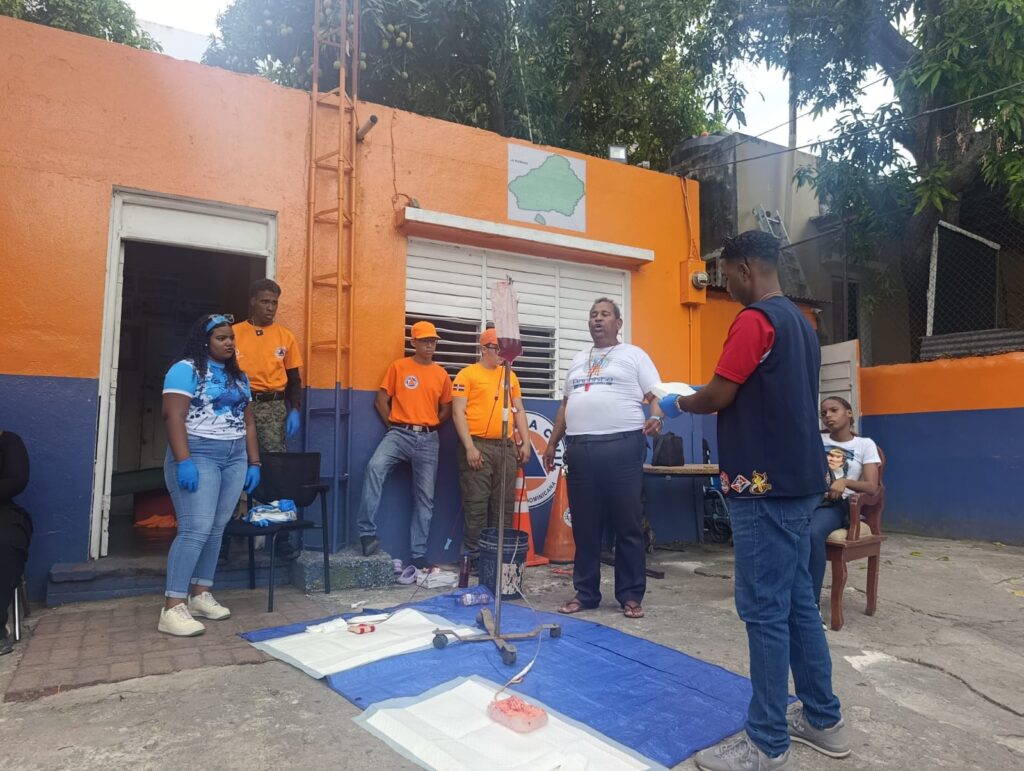 Defensa Civil de La Romana capacita personal voluntario, incluyendo estudiantes de las 60 Horas - Noticias de hoy en República Dominicana | De Último Minuto