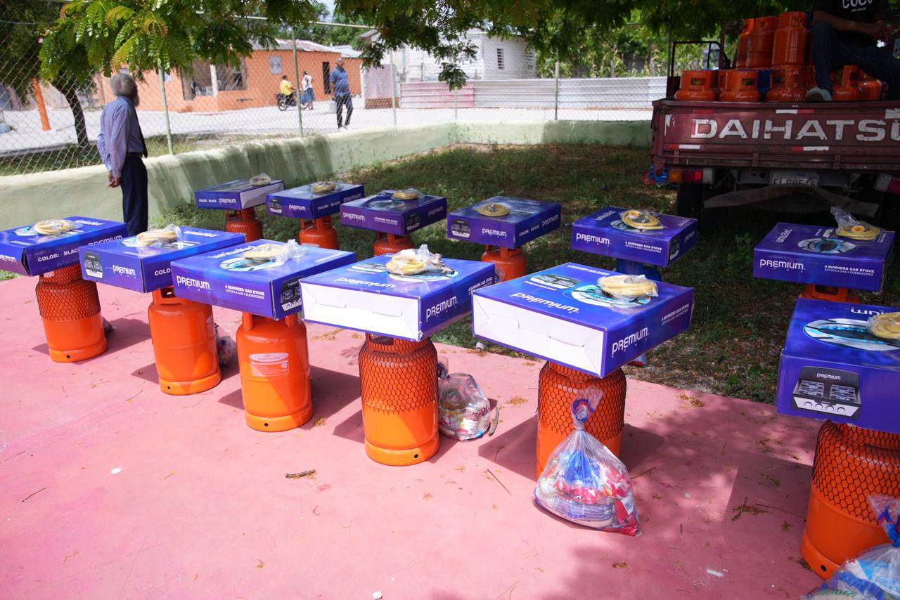 Energía y Minas sigue eliminando uso de leña y carbón en hogares con la entrega 100 kits de cocinas en Independencia