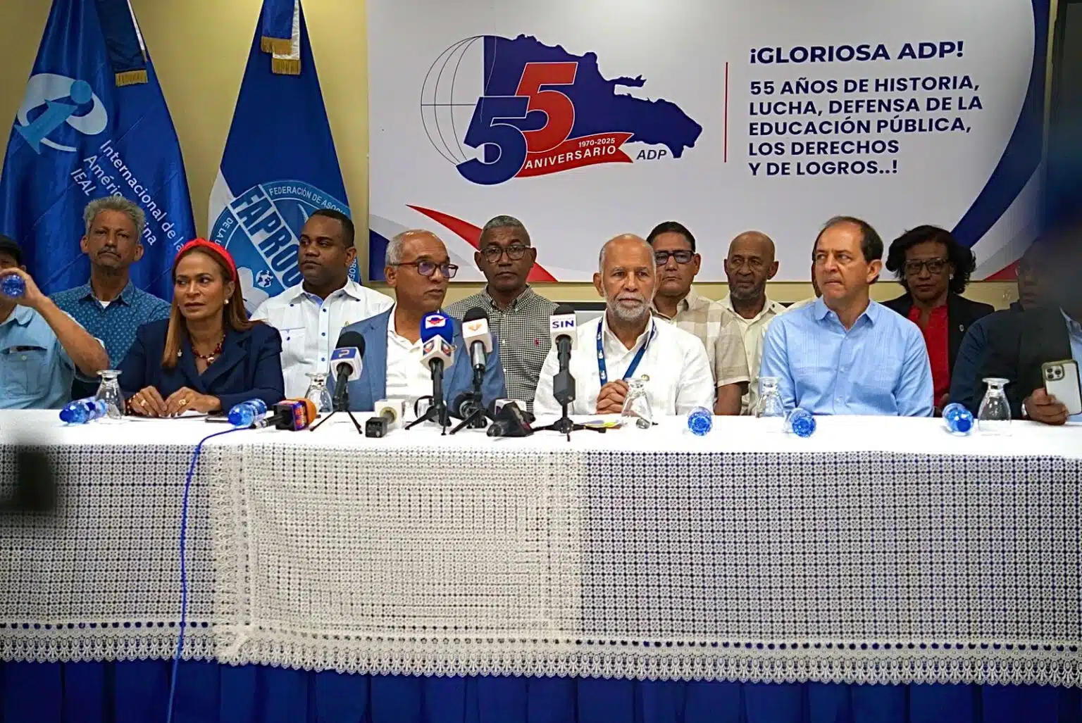 ADP asegura que educación pública enfrenta amenazas de “mercantilización”; convocan seminario para debatir reforma educativa