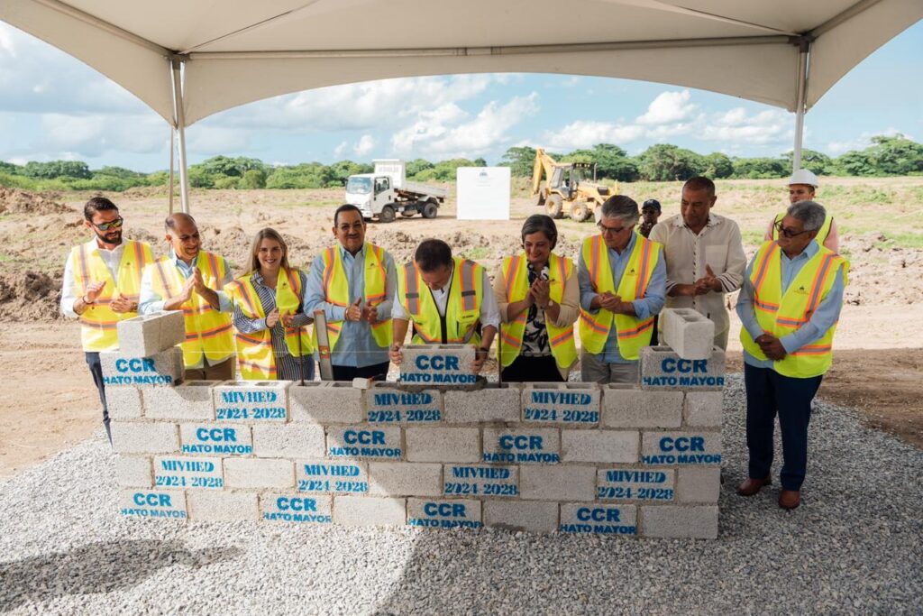 Ministro Ito Bisonó dejó iniciados los trabajos de construcción del Centro de Corrección y Rehabilitación Hato Mayor | 7 | Ministro Ito Bisonó dejó iniciados los trabajos de construcción del Centro de Corrección y Rehabilitación Hato Mayor - Noticias de hoy en República Dominicana | De Último Minuto