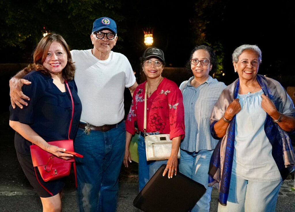 Fanáticos de todas las edades abarrotan Altos de Chavón para disfrutar de Isabel Pantoja - Noticias de hoy en República Dominicana | De Último Minuto