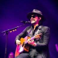 Santo Domingo cantó con Beto Cuevas en una velada acústica en el Teatro Nacional - Noticias de hoy en República Dominicana | De Último Minuto