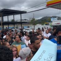 Familiares de “La Boa” protestan frente al destacamento de Jarabacoa exigiendo justicia - Noticias de hoy en República Dominicana | De Último Minuto