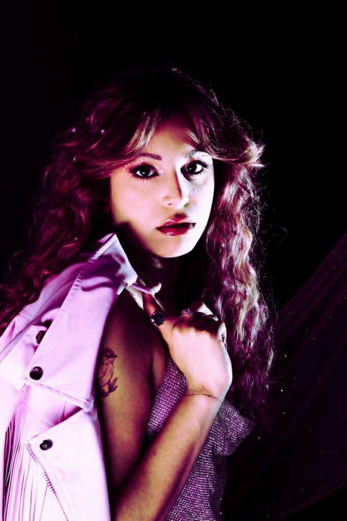 Lulu Tellado presenta “Mirrorball”, un himno sobre inseguridades, fiestas y amor propio | 1 | Lulu Tellado presenta “Mirrorball”, un himno sobre inseguridades, fiestas y amor propio - Noticias de hoy en República Dominicana | De Último Minuto