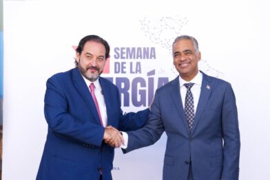Joel Santos junto a Andrés Rebolledo durante las coordinaciones de la XI Semana de la Energía 2026, principal encuentro energético de América Latina y el Caribe.