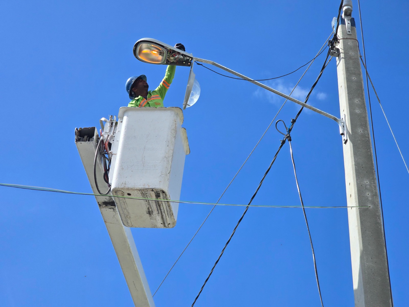 Edenorte recupera alumbrado público en el Cibao con más de 11 mil acciones en cuatro meses - Noticias de hoy en República Dominicana | De Último Minuto