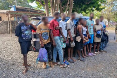 Detienen a dos dominicanos por traficar a extranjeros indocumentados a bordo de una jeepeta - Noticias de hoy en República Dominicana | De Último Minuto