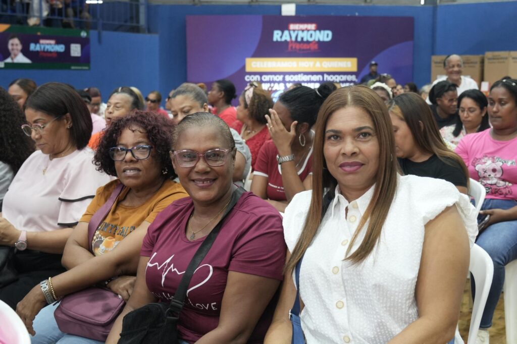 Raymond Rodríguez celebra por adelantado a más de 700 madres del Distrito Nacional | 6 | Raymond Rodríguez celebra por adelantado a más de 700 madres del Distrito Nacional - Noticias de hoy en República Dominicana | De Último Minuto