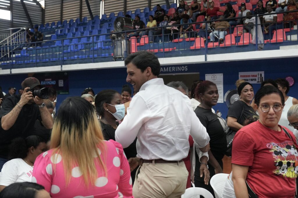 Raymond Rodríguez celebra por adelantado a más de 700 madres del Distrito Nacional | 7 | Raymond Rodríguez celebra por adelantado a más de 700 madres del Distrito Nacional - Noticias de hoy en República Dominicana | De Último Minuto