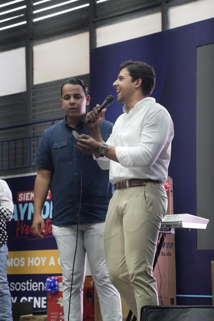 Raymond Rodríguez celebra por adelantado a más de 700 madres del Distrito Nacional | 4 | Raymond Rodríguez celebra por adelantado a más de 700 madres del Distrito Nacional - Noticias de hoy en República Dominicana | De Último Minuto