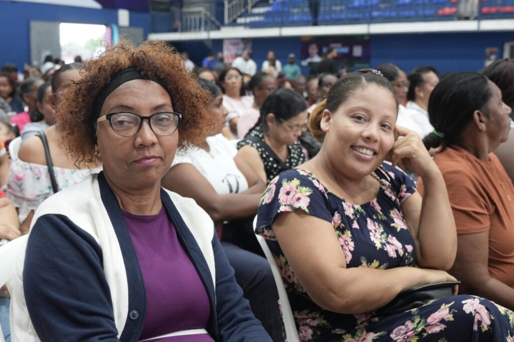 Raymond Rodríguez celebra por adelantado a más de 700 madres del Distrito Nacional | 2 | Raymond Rodríguez celebra por adelantado a más de 700 madres del Distrito Nacional - Noticias de hoy en República Dominicana | De Último Minuto
