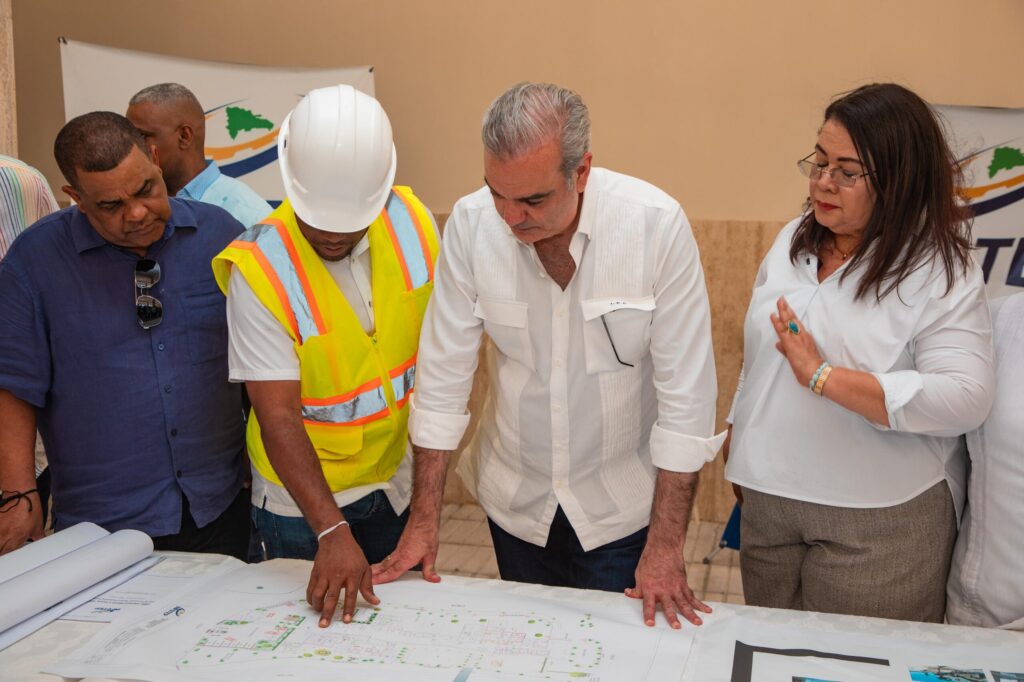 Abinader entrega 48 camas de internamiento y 15 unidades de cuidados intensivos en Barahona - Noticias de hoy en República Dominicana | De Último Minuto