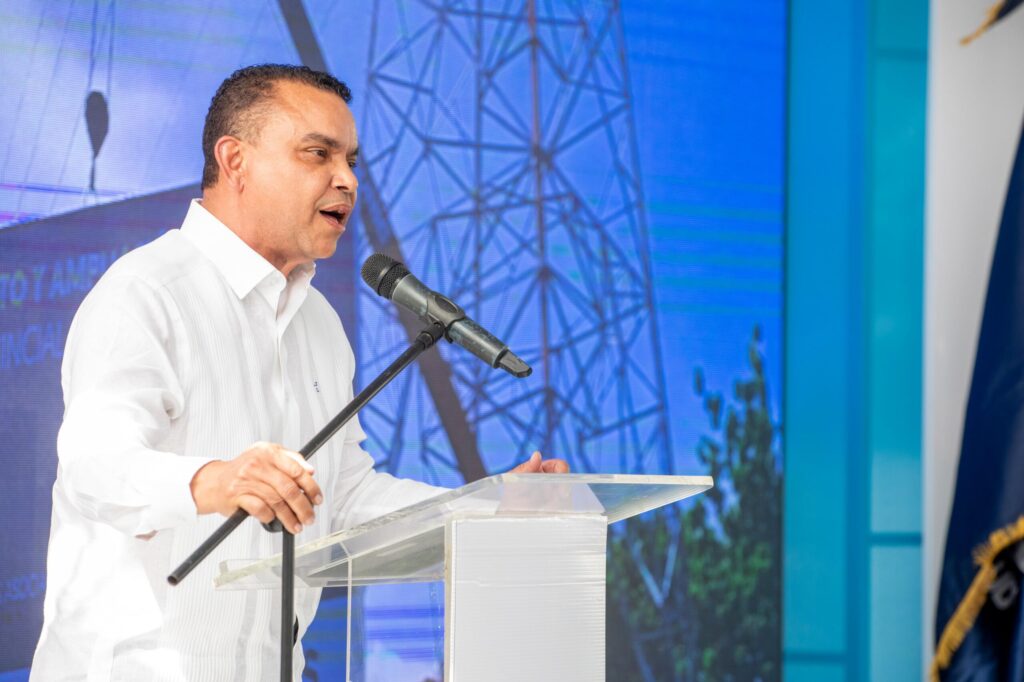Abinader entrega 48 camas de internamiento y 15 unidades de cuidados intensivos en Barahona - Noticias de hoy en República Dominicana | De Último Minuto