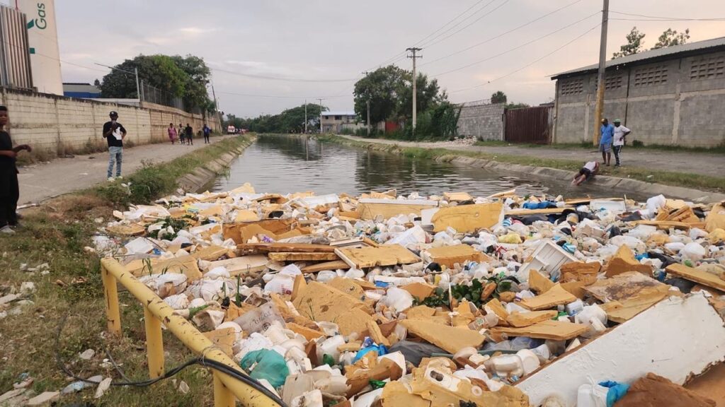 Joven de 23 años desaparece en canal de riego de Santiago Oeste | 2 | Joven de 23 años desaparece en canal de riego de Santiago Oeste - Noticias de hoy en República Dominicana | De Último Minuto