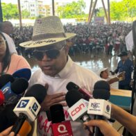 Héctor Acosta reúne a dirigentes políticos de la oposición y del oficialismo en encuentro por el Día de las Madres