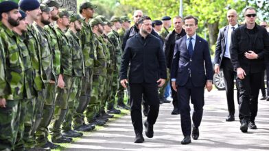 Ucrania comprará 20 aviones Gripen y Suecia le donará otros 16 cazas