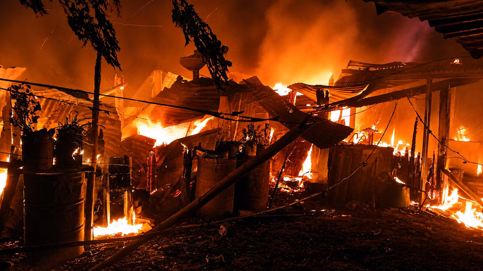 Más de 15 personas pierden sus hogares y cinco perros mueren en incendio en Santa Tecla, El Salvador - Noticias de hoy en República Dominicana | De Último Minuto