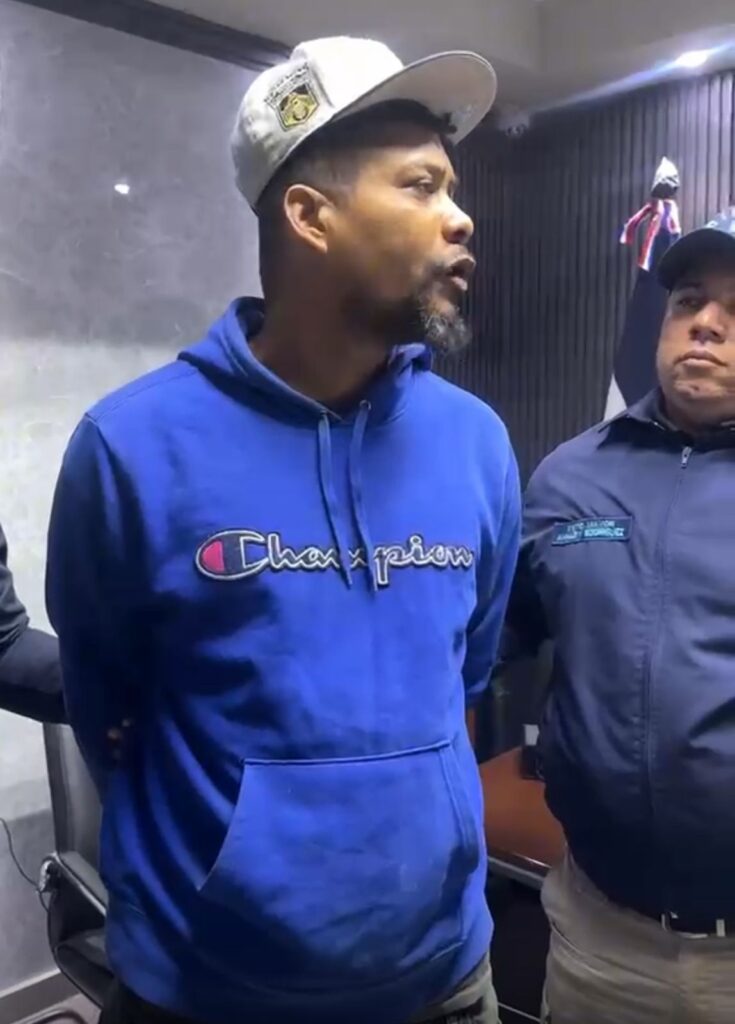 Se entrega hombre acusado de homicidio en Boca Chica durante operativo de búsqueda policial | 2 | Se entrega hombre acusado de homicidio en Boca Chica durante operativo de búsqueda policial - Noticias de hoy en República Dominicana | De Último Minuto