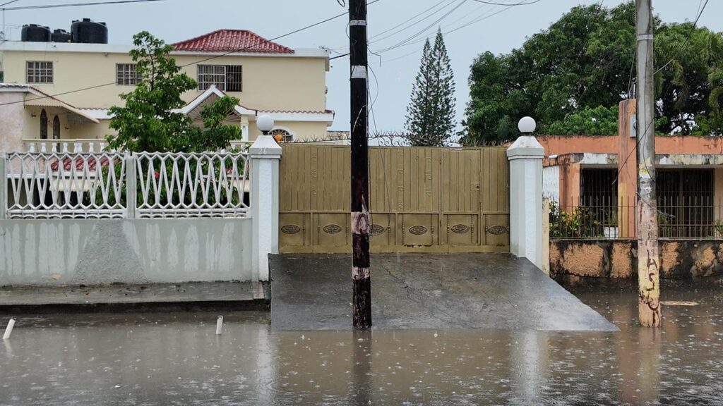 Lluvias causan inundaciones urbanas en el gran Santo Domingo | 4 | Lluvias causan inundaciones urbanas en el gran Santo Domingo - Noticias de hoy en República Dominicana | De Último Minuto