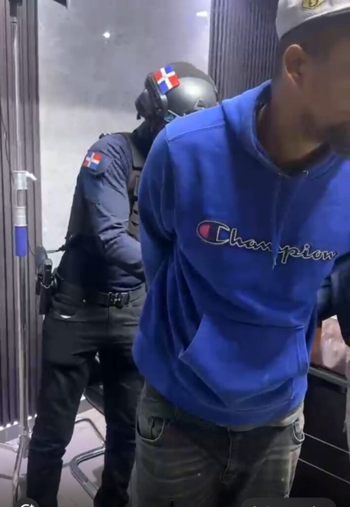 Se entrega hombre acusado de homicidio en Boca Chica durante operativo de búsqueda policial | 1 | Se entrega hombre acusado de homicidio en Boca Chica durante operativo de búsqueda policial - Noticias de hoy en República Dominicana | De Último Minuto